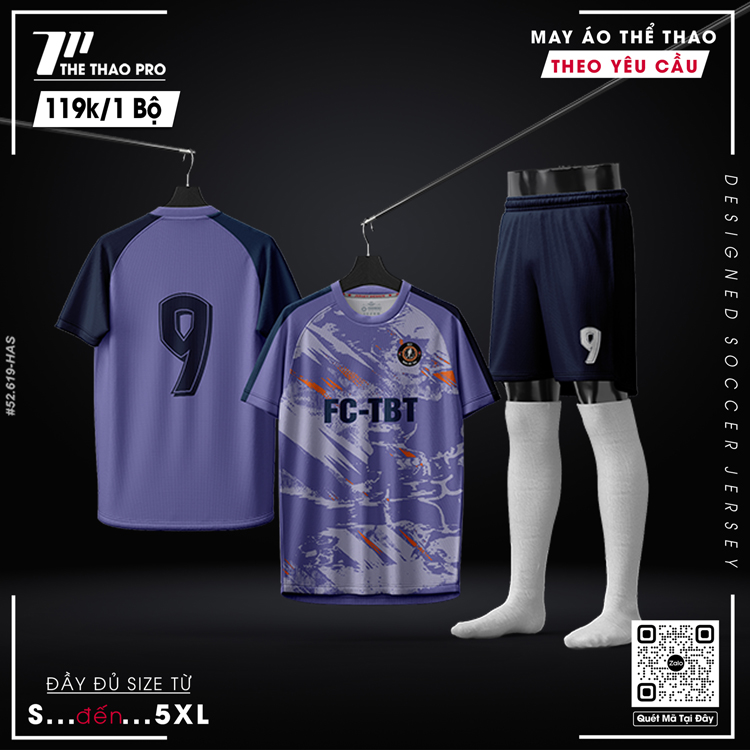 Đồng phục bóng đá tím pastel phối xanh navy, họa tiết cam trắng xám, chất liệu polyester thoáng khí
